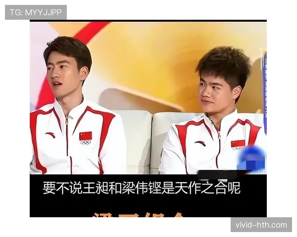 刷到梁伟铿下班路：运动短裤拎着名牌包，这待遇把我日常直接拉黑了